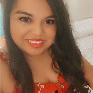 Meet your Posher, Adriana